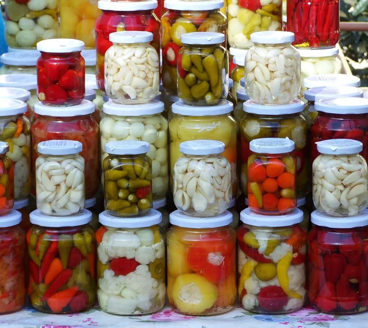 Billede af en masse sylteprodukter